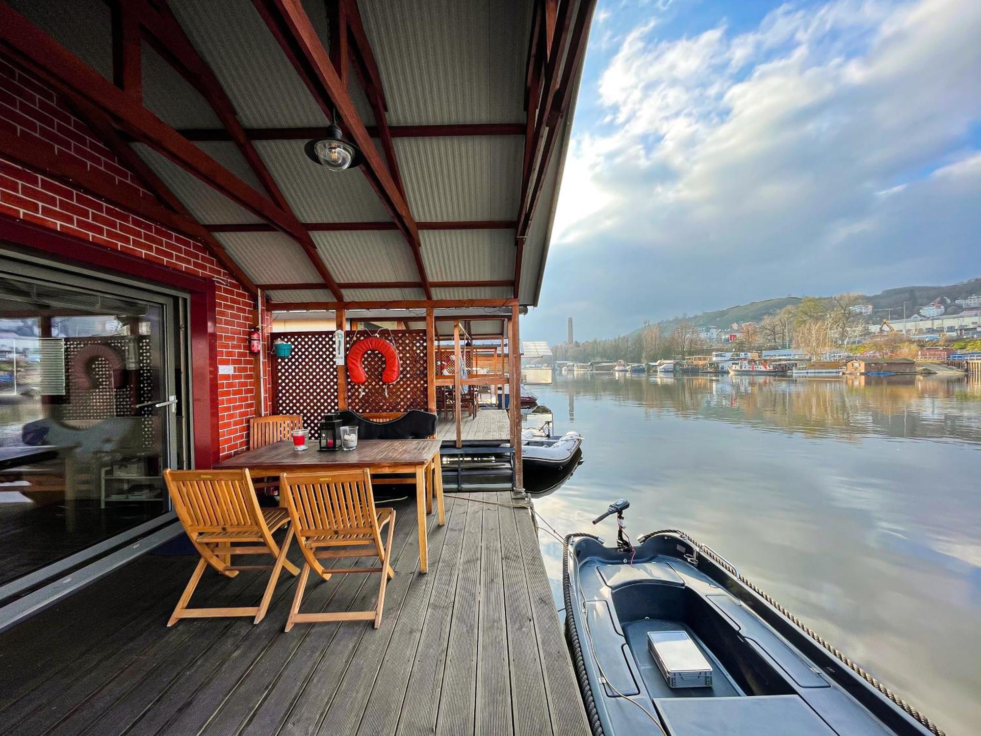 Houseboat Benjamin - Houseboats Benjamin & Franklin Hotel Prague Exterior photo