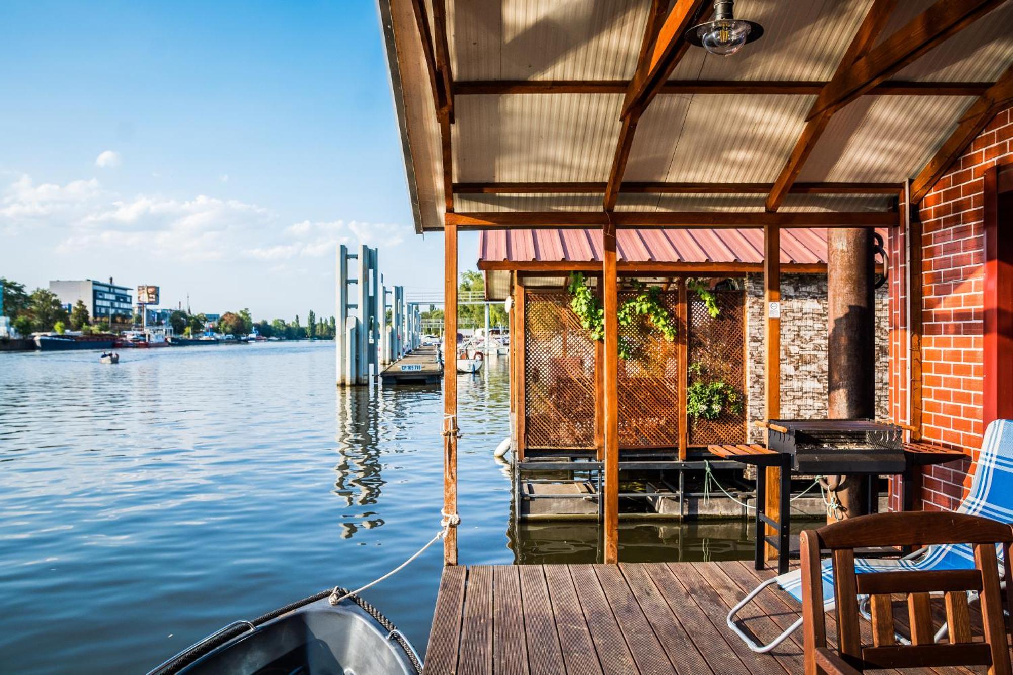 Houseboat Benjamin - Houseboats Benjamin & Franklin Hotel Prague Exterior photo